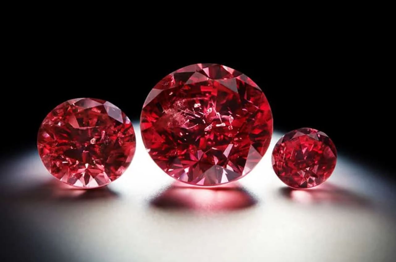Kim cương đỏ mang vẻ đẹp quyền lực
