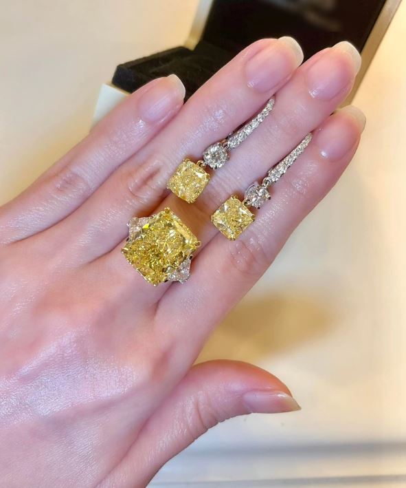 Kim cương vàng giống như một viên đá hộ mệnh, mang lại nhiều điều tốt đẹp cho người sở hữu chúng.