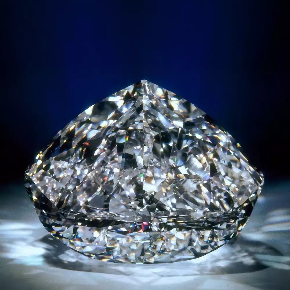 Trọng lượng ảnh hưởng tới màu sắc kim cương