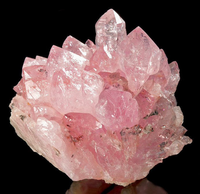 Thạch anh hồng là một biến thể của đá Thạch Anh với màu hồng đặc biệt